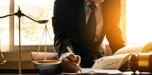 What Are The Differences Between An Arbitration And Litigation Lawyer?